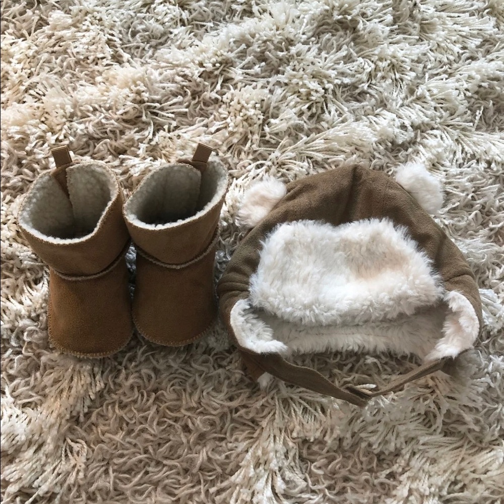 Baby boots and hat